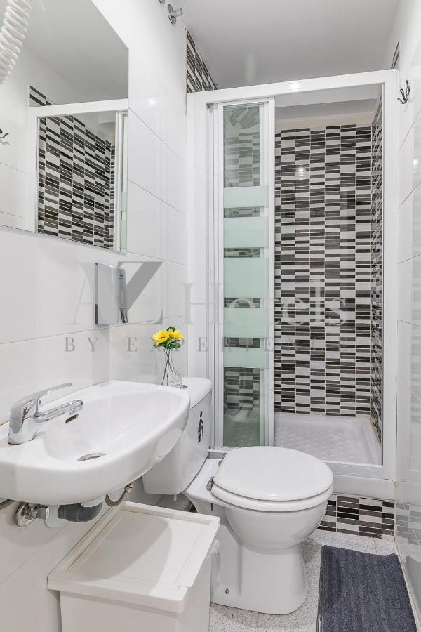 Ayz Sierra De Meira - Auto Check-In Property (Adults Only) Мадрид Екстериор снимка
